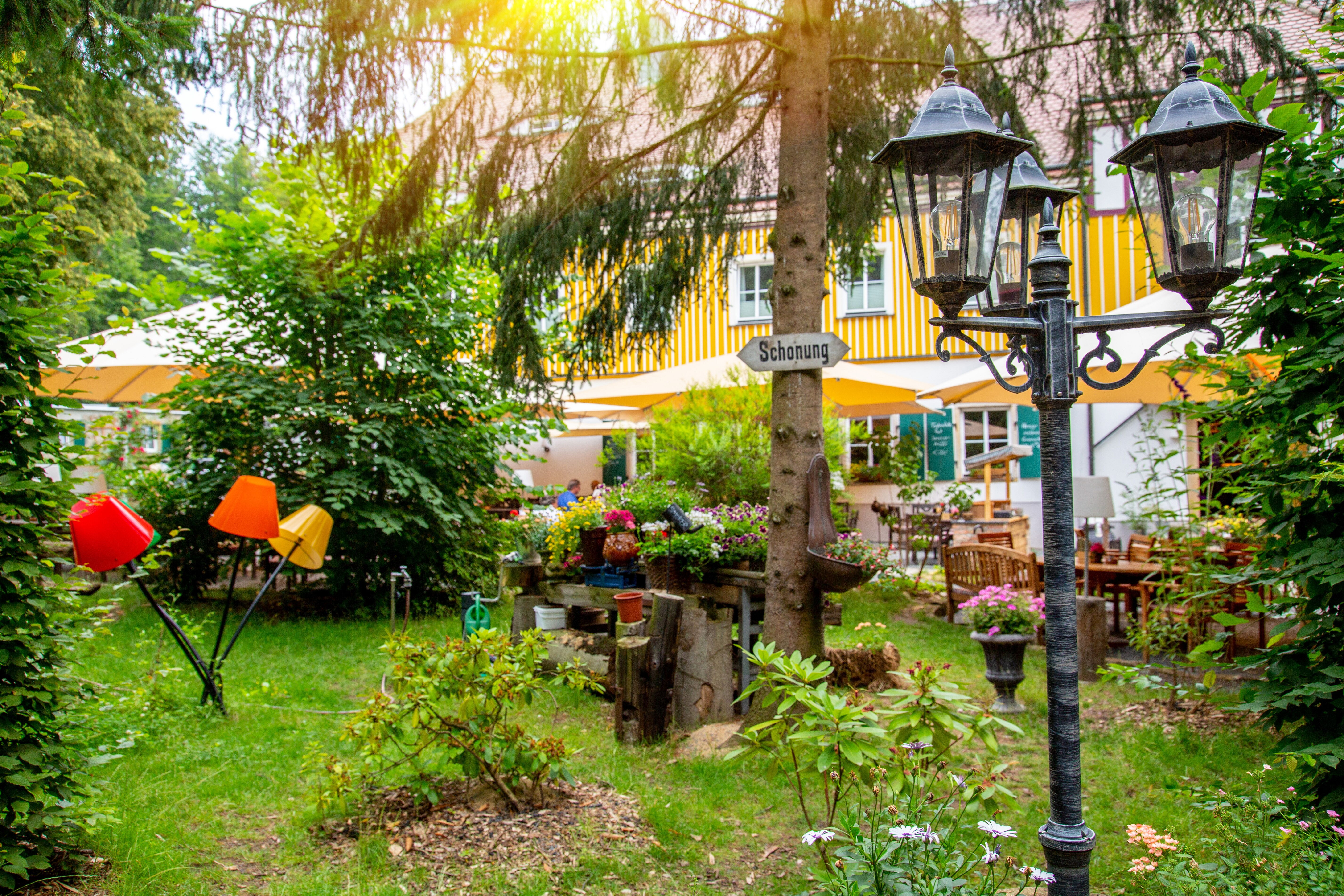 Fischhaus Garten im Sommer Fischhaus Garten im Sommer